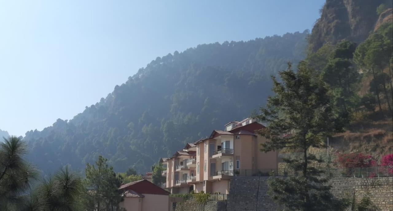 Amravati Resort Solan Zewnętrze zdjęcie